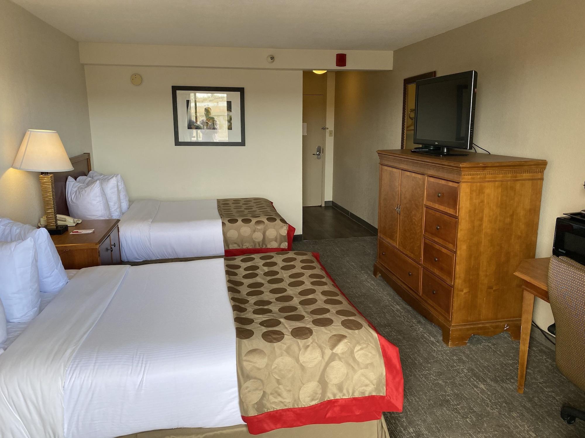 Ramada By Wyndham Albuquerque Midtown Hotel Exterior photo