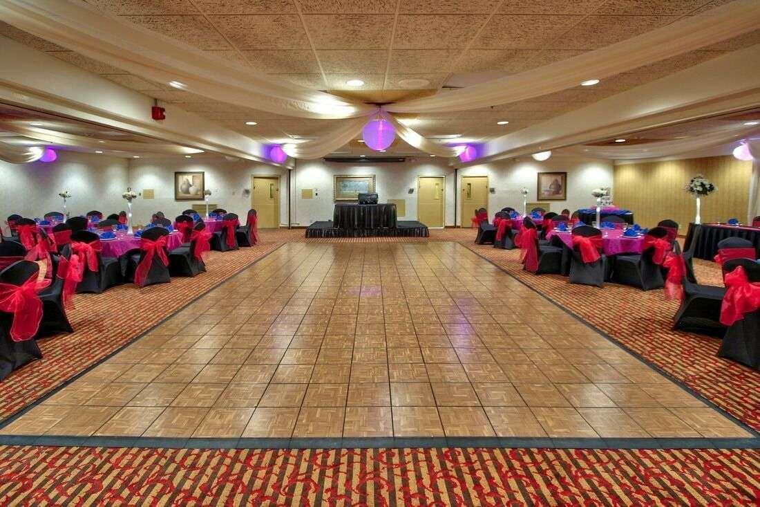 Ramada By Wyndham Albuquerque Midtown Hotel Exterior photo