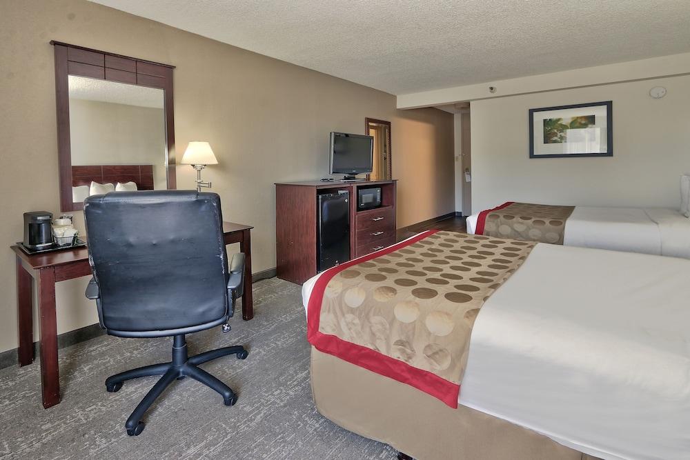 Ramada By Wyndham Albuquerque Midtown Hotel Exterior photo