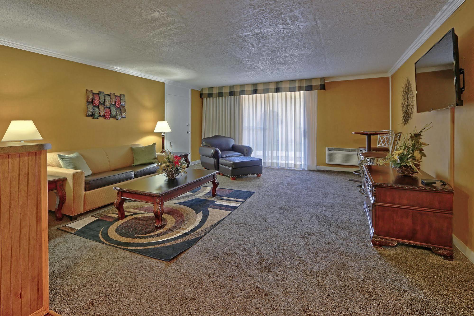 Ramada By Wyndham Albuquerque Midtown Hotel Exterior photo